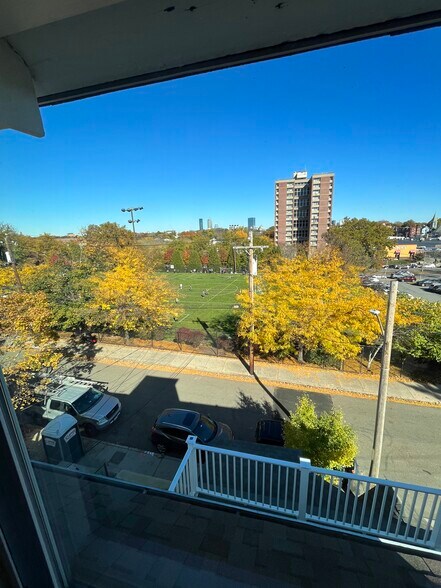 Building Photo - 26 Hazelwood St