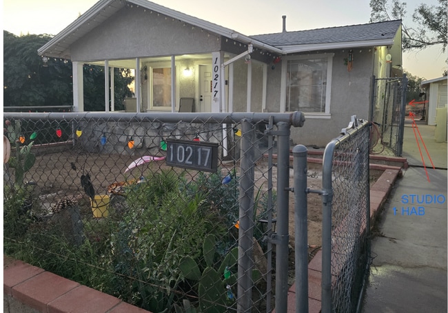 Building Photo - 10217 Yorba St