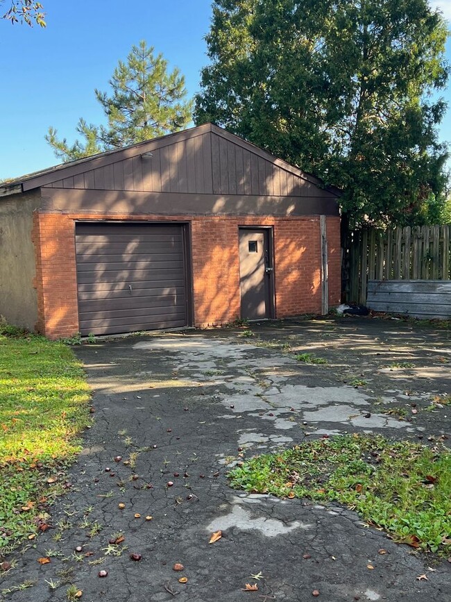 Building Photo - CAMPBELL BRICK 3 BEDROOM