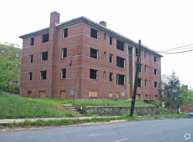 Building Photo - 2335 Altamont Pl SE