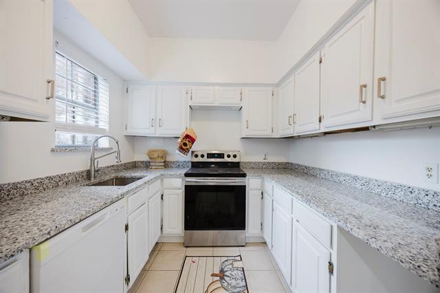 Building Photo - 412 Pebble Way