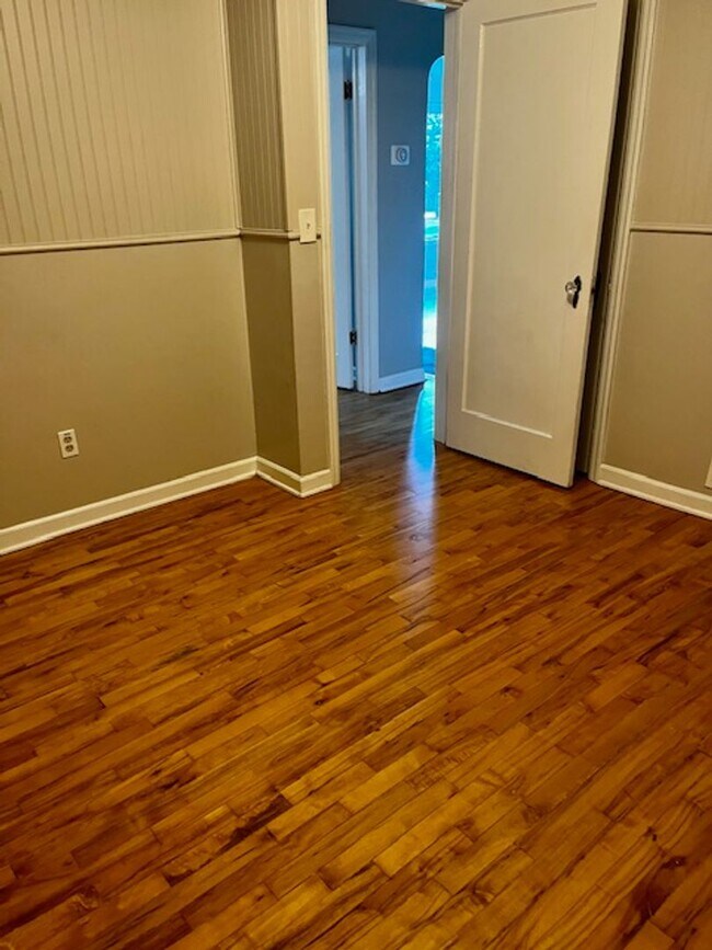 Building Photo - Cute 2 Bedroom Home in Perry District!