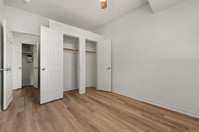 Building Photo - 1306 Woodmont Dr