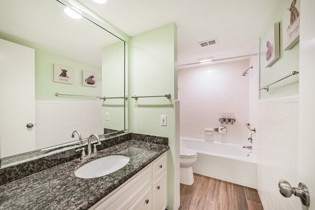 Building Photo - 4521 Acacia St