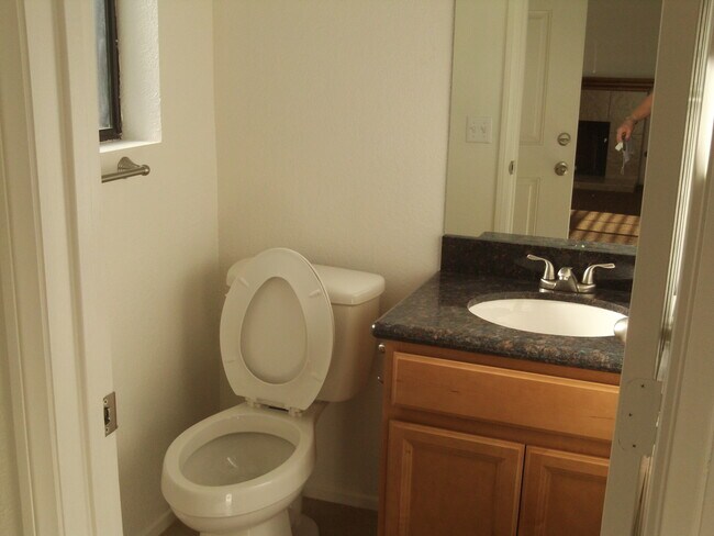 Building Photo - ( ( ( Coming Soon ) ) )  3 bed 2.5 bath La...