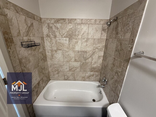 Building Photo - Renovated 2 Bedroom/ 1 Bath Apartment with Garage *READY NOW*
