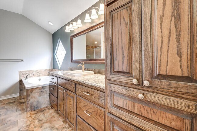 Building Photo - 3813 Kangaroo Ct