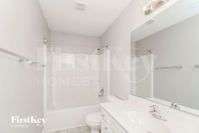 Building Photo - 355 Creekview Dr