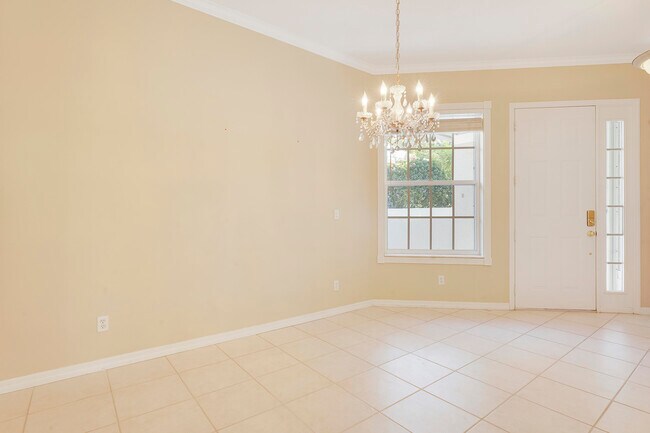 Building Photo - 2444 SW Brookwood Ln