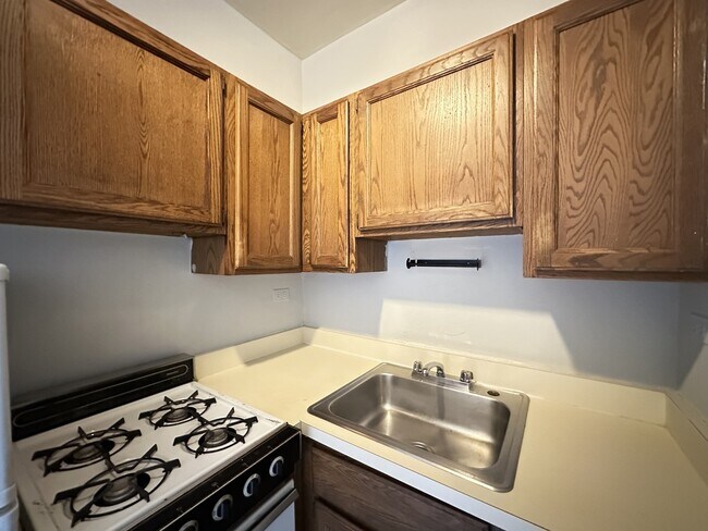 Building Photo - 457 W Melrose St