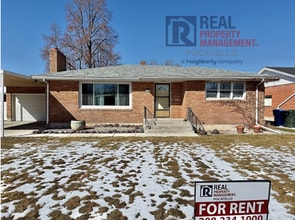 Building Photo - 3 bed 2 bath house - 1 car garage - PET FRIENDLY