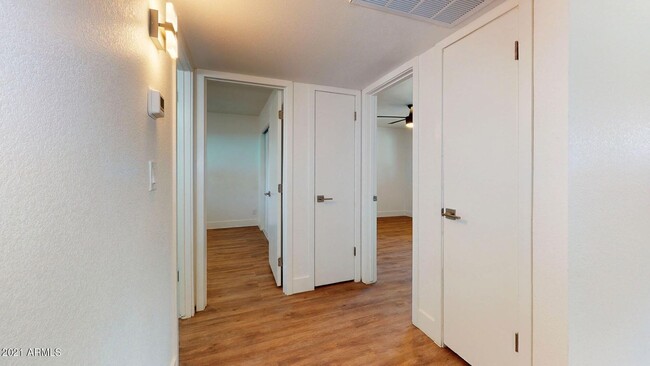 Building Photo - Remodeled 2 bedroom 1 bath!