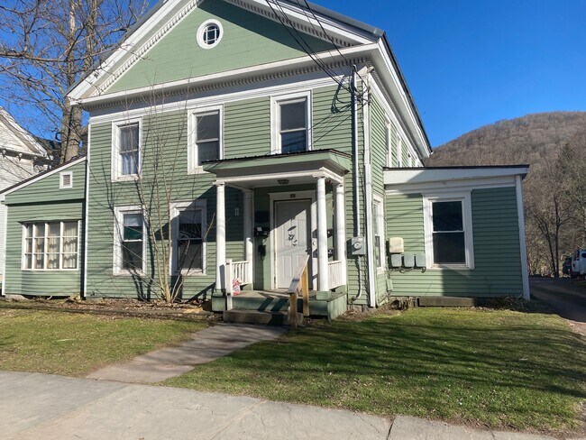 Building Photo - 143 Main St
