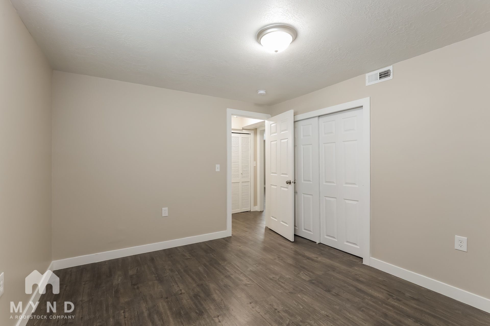Building Photo - 4943 S Farah Dr