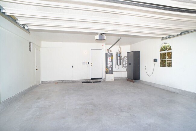 Building Photo - 12021 Falcon Crest Way