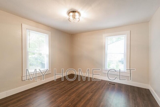 Building Photo - 1108 W Walnut Ave