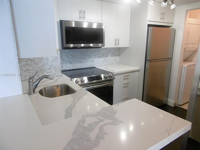 Building Photo - 770 Claughton Island Dr