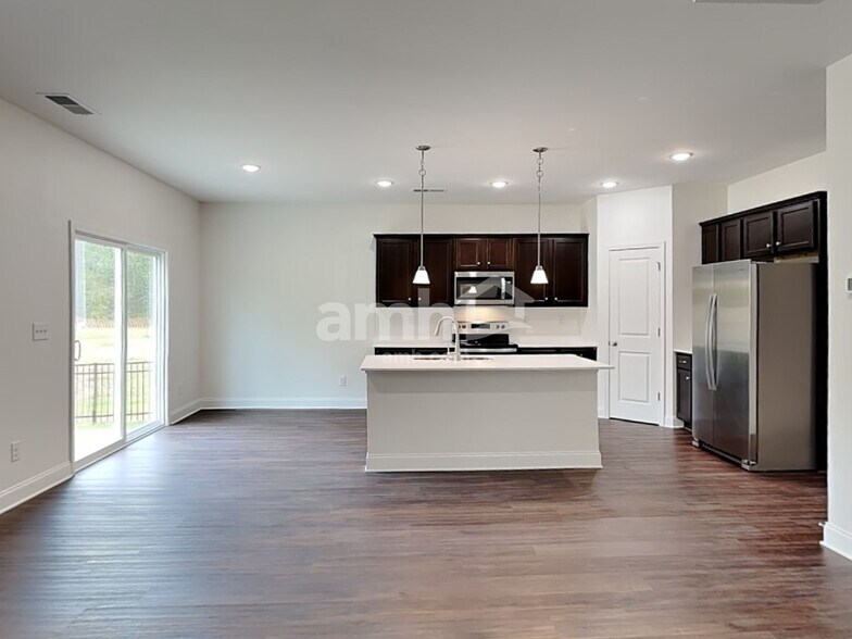 Building Photo - 8434 Northpoint Dr