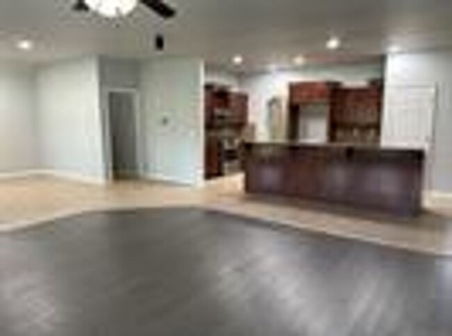 Building Photo - EXECUTIVE LEASE LISTING IN DESIRABLE PREST...