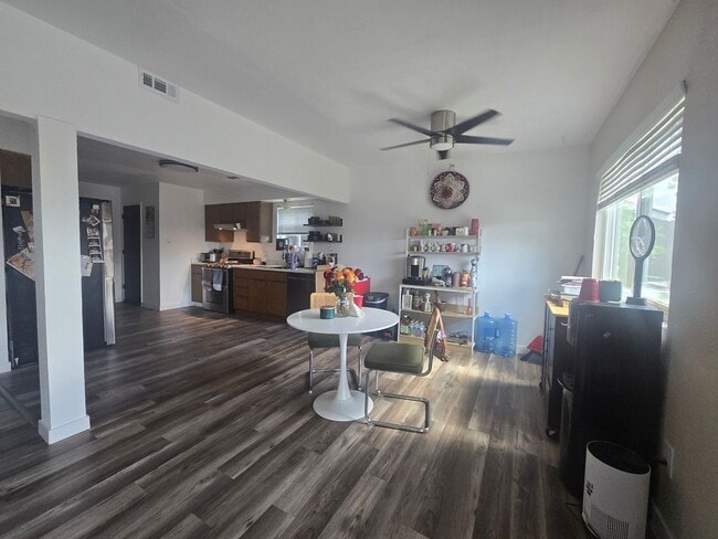 Building Photo - 3 Br 2 Ba home available