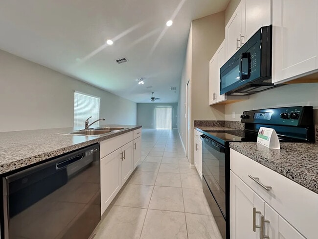 Building Photo - 16515 Cairngorm Dr