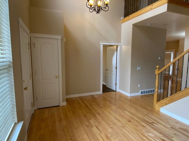 Building Photo - Half Price 1st Month! Beautiful 4 Bedroom 3.5 Bathroom Town Home In Logan