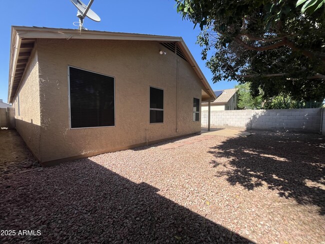 Building Photo - 3101 E Siesta Ln