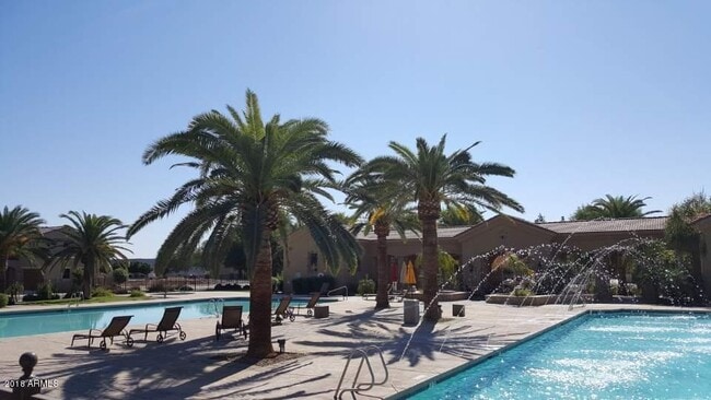 Building Photo - 1367 S Country Club Dr