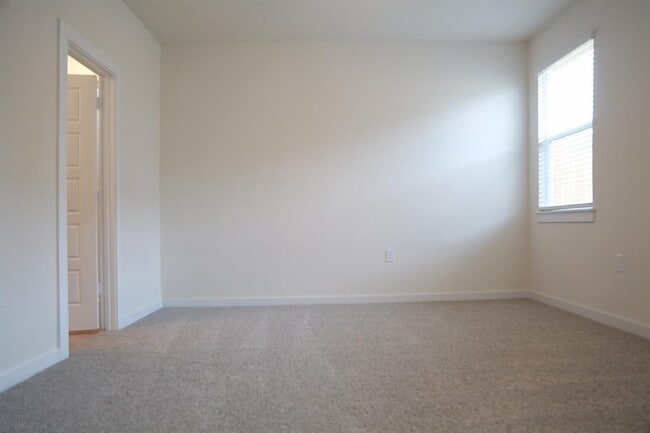 Building Photo - 14012 Lubeck Dr