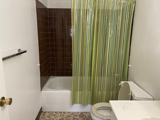 Building Photo - 406 Broadway