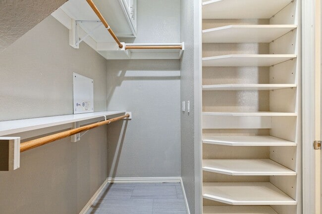 Building Photo - Elegant Living in Fountain Ridge – A Seren...