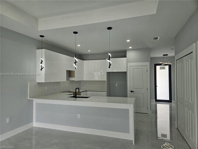 Building Photo - 388 Bell Blvd S