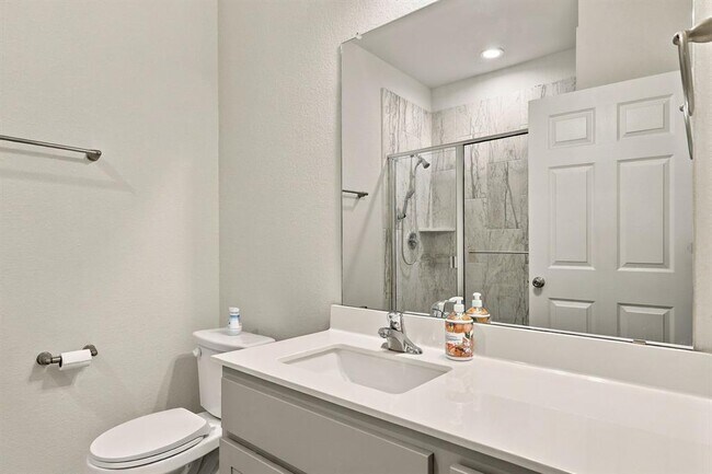 Building Photo - 609 Falkland Trace