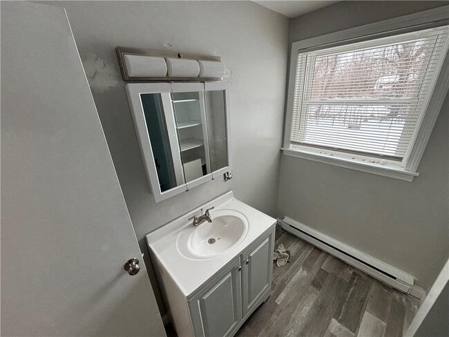 Building Photo - 24 Greenwood Dr