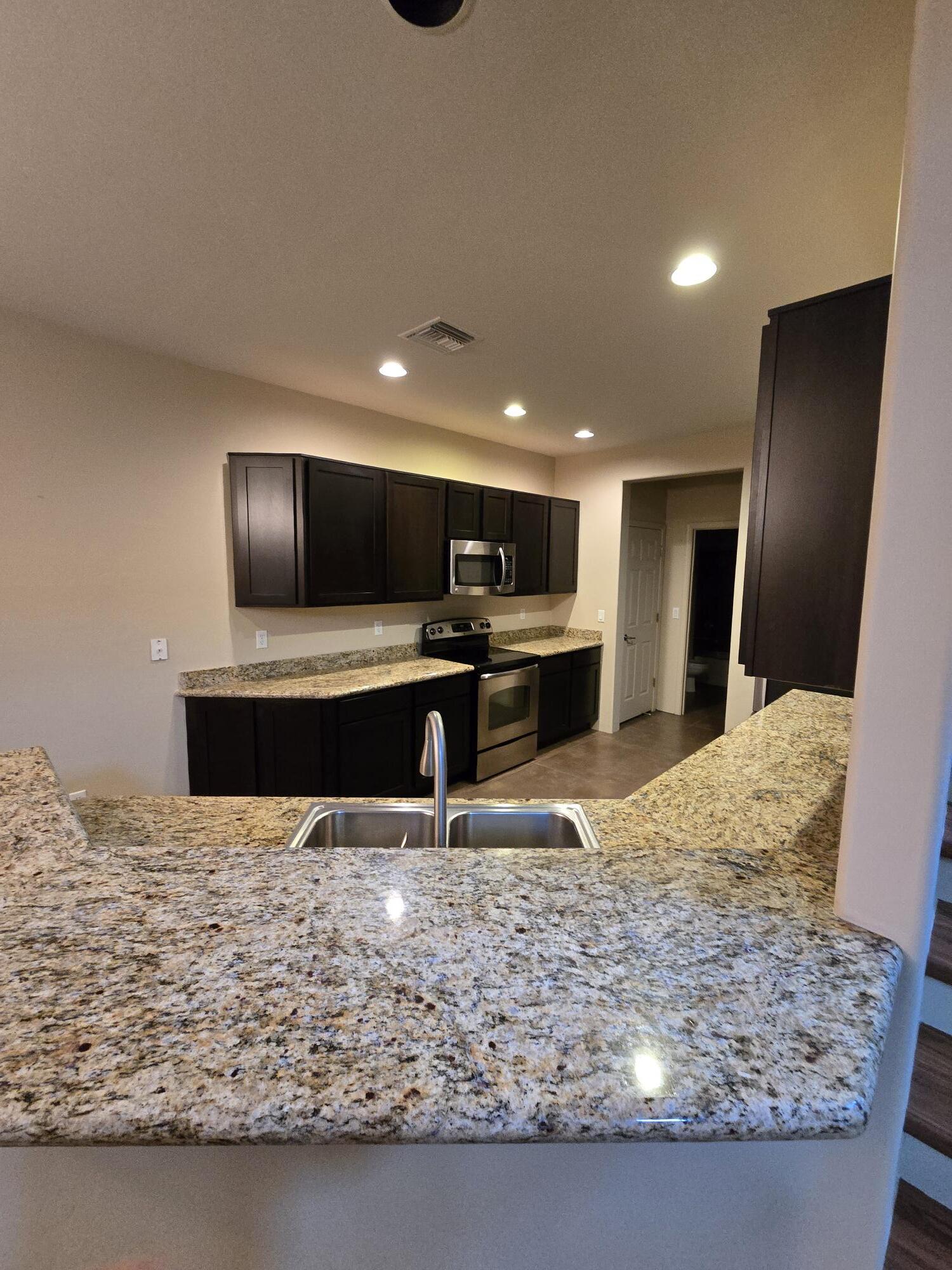 Building Photo - 402 E Croydon Park Rd