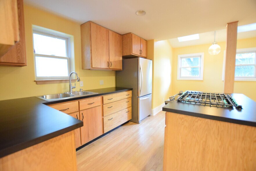 Primary Photo - 207 W Court St