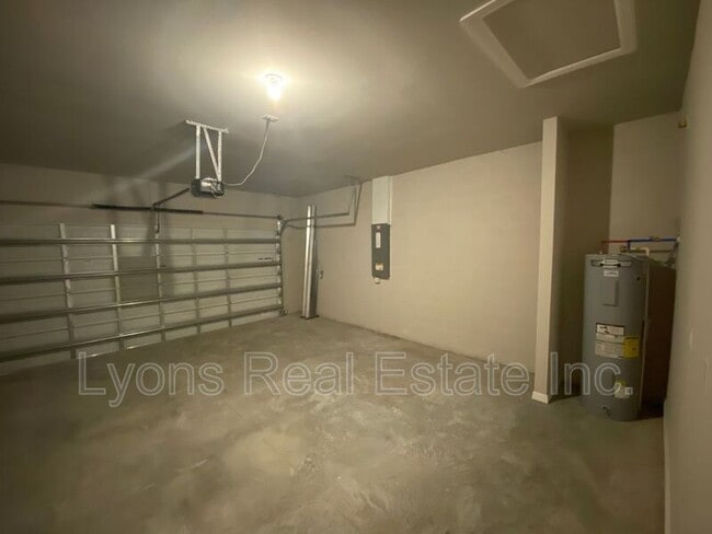 Building Photo - 5625 Abelman Rd