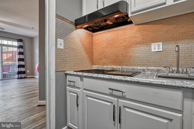 Building Photo - 3275 Amazon Ln