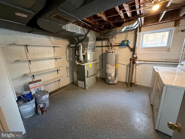 Building Photo - 1304 S Walter Reed Dr