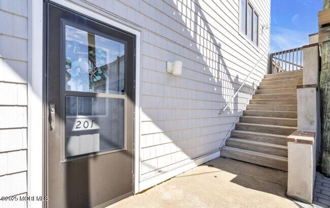 Building Photo - 2108 S Ocean Ave