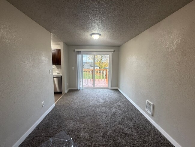 Building Photo - BRAND NEW 5 bed House in Tacoma School District!