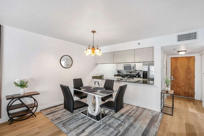 Building Photo - 1 SE 12th St