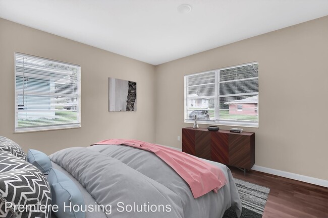Building Photo - 4 br, 1.5 bath House - 305 Union Street