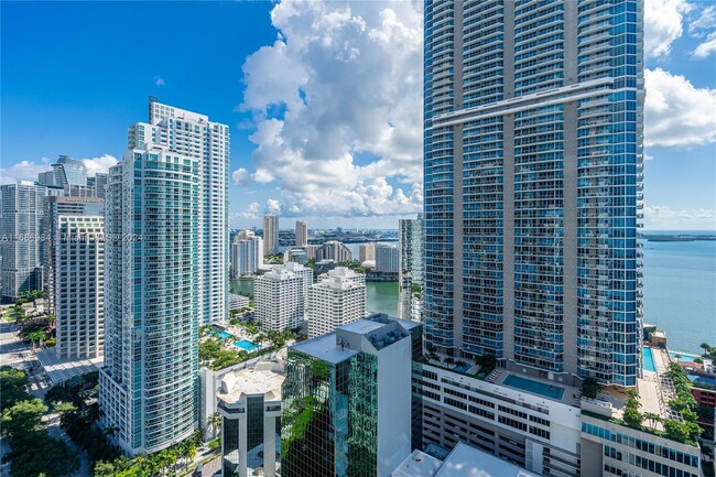 Building Photo - 1060 Brickell Ave