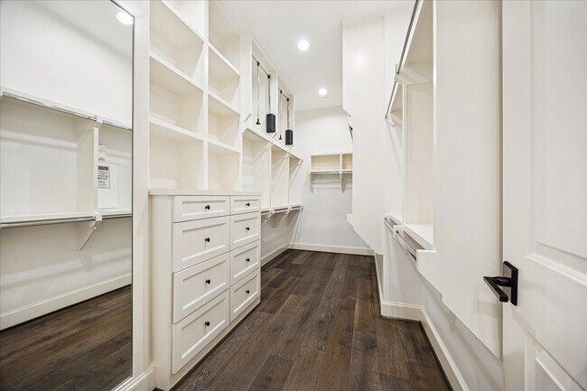 Building Photo - 3850 Glen Arbor Dr