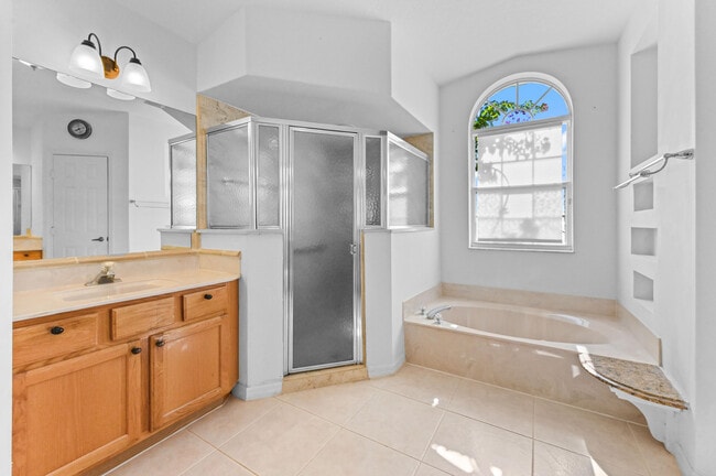 Building Photo - 681 SW Saragossa Ave