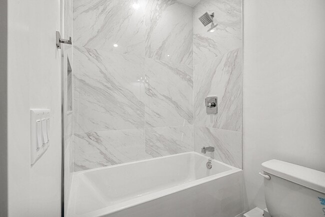 Building Photo - 309 Broadway