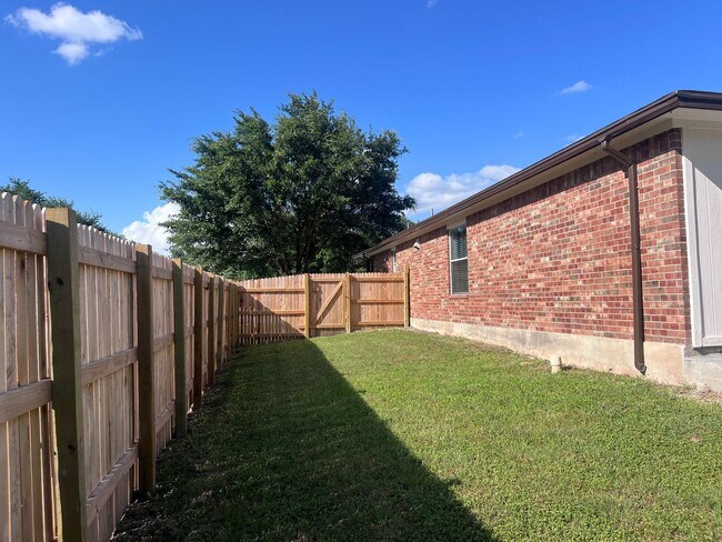 Building Photo - Move-In Ready 4-Bedroom Home Near Tesla, Airport & Downtown Austin