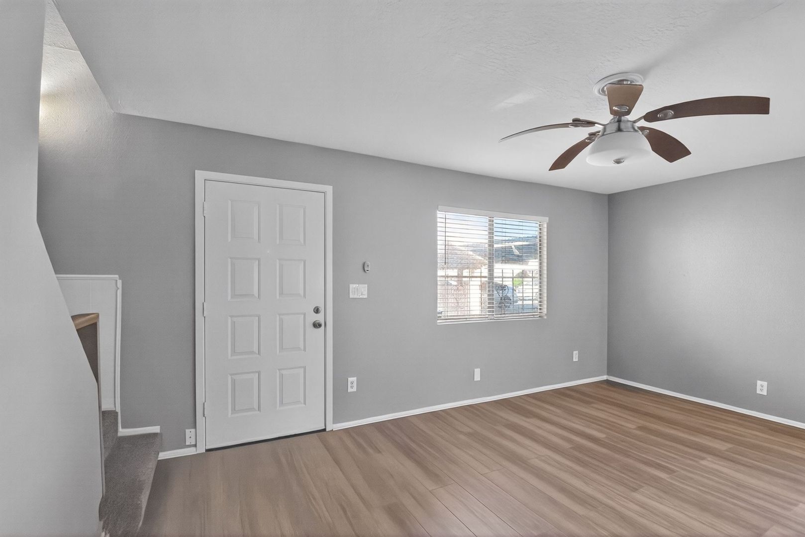 Building Photo - 1228 E Lawrence Ln