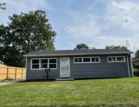 Building Photo - Your ideal home in Gary!